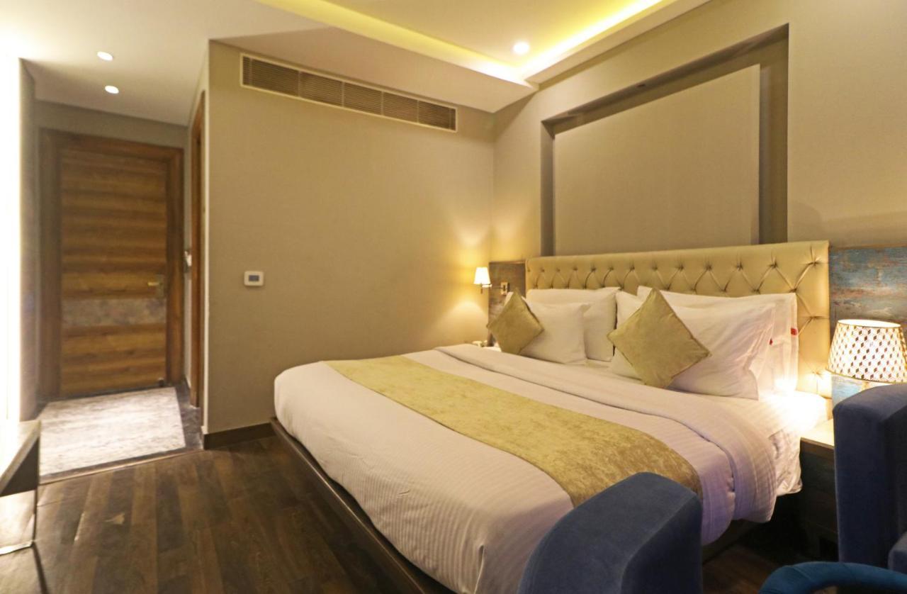 The Ivy Grand Hotel In City Centre With Free Secured Parking New Delhi Exterior foto