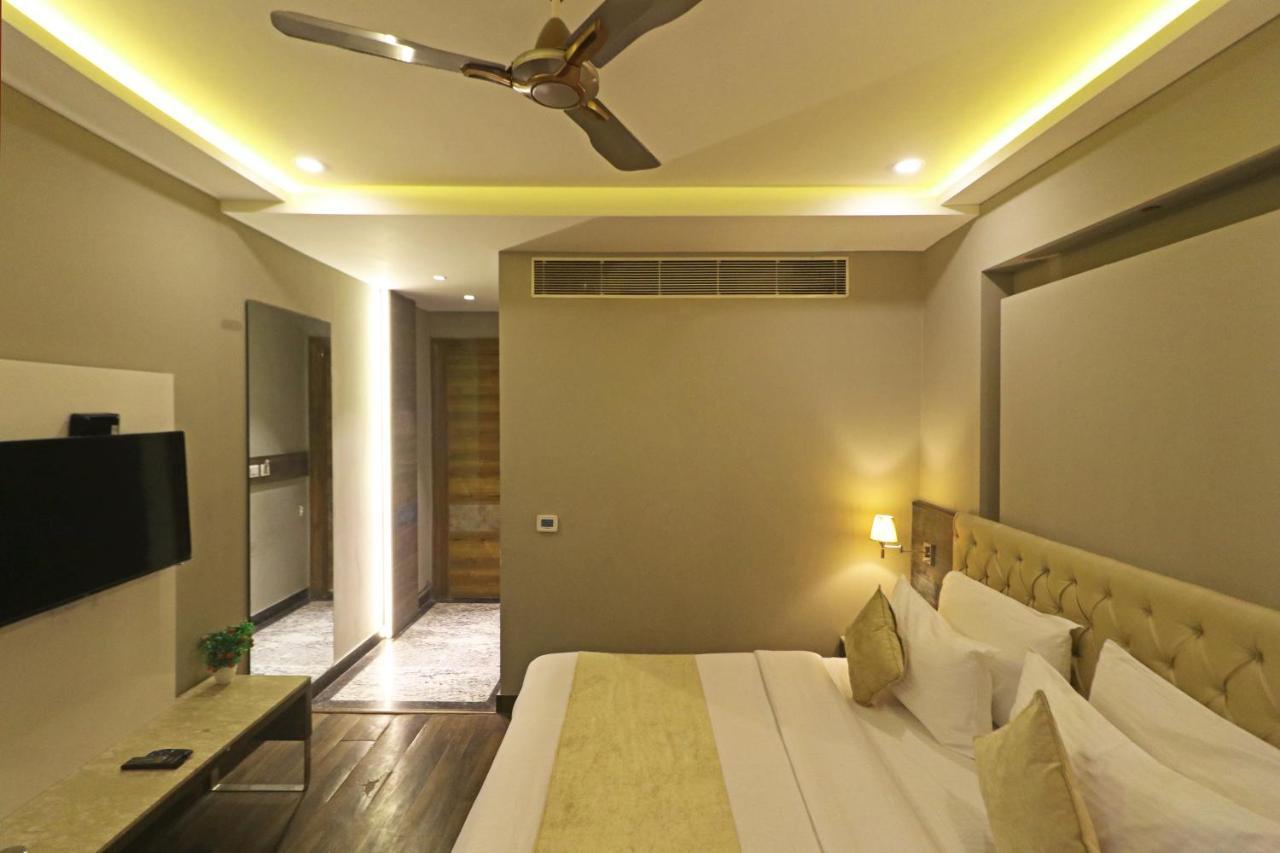The Ivy Grand Hotel In City Centre With Free Secured Parking New Delhi Exterior foto