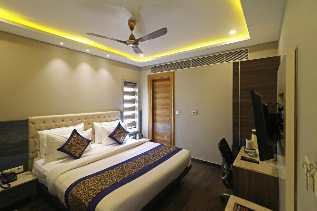 The Ivy Grand Hotel In City Centre With Free Secured Parking New Delhi Exterior foto