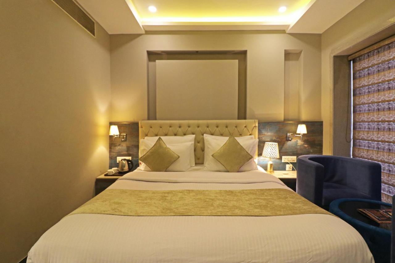 The Ivy Grand Hotel In City Centre With Free Secured Parking New Delhi Exterior foto