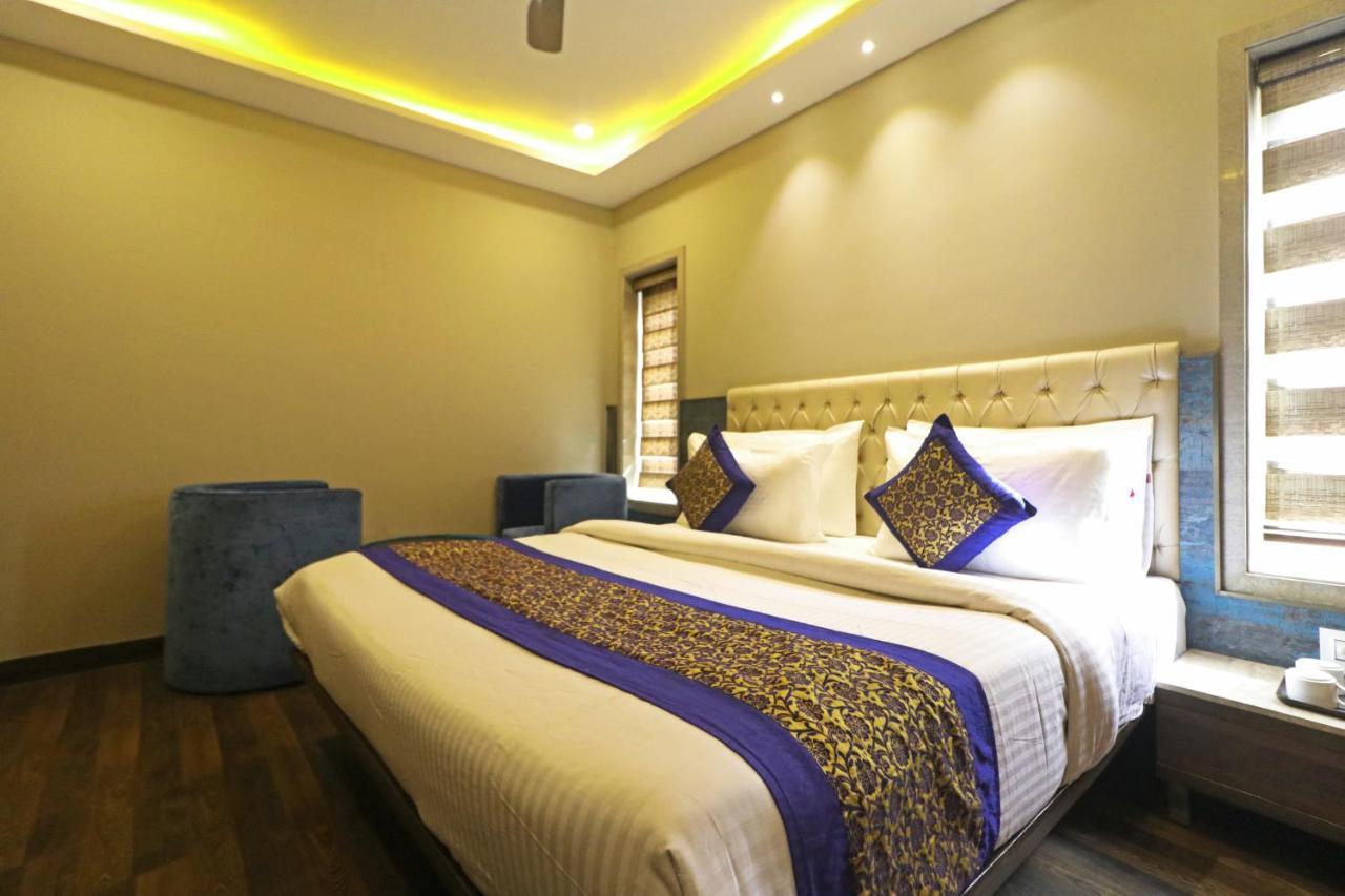The Ivy Grand Hotel In City Centre With Free Secured Parking New Delhi Exterior foto