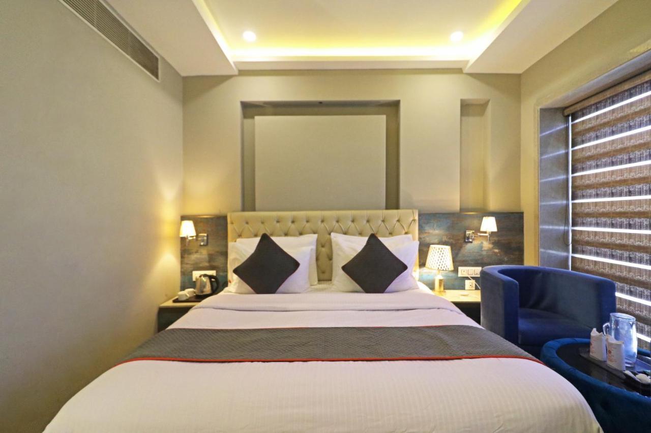 The Ivy Grand Hotel In City Centre With Free Secured Parking New Delhi Exterior foto
