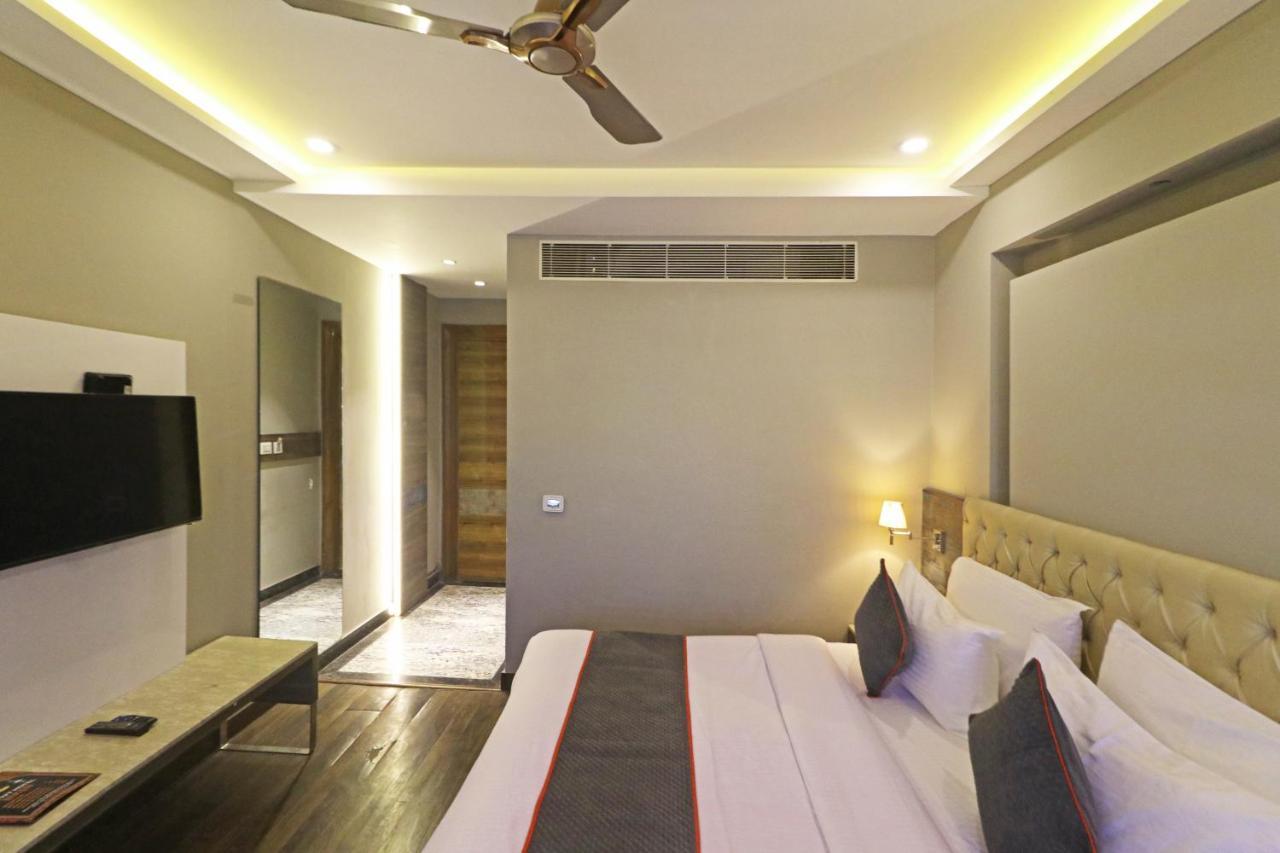 The Ivy Grand Hotel In City Centre With Free Secured Parking New Delhi Exterior foto