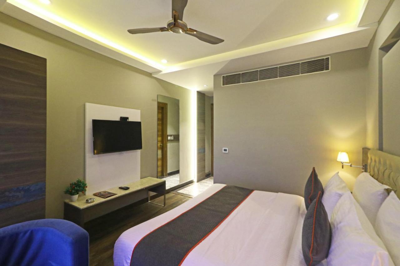 The Ivy Grand Hotel In City Centre With Free Secured Parking New Delhi Exterior foto