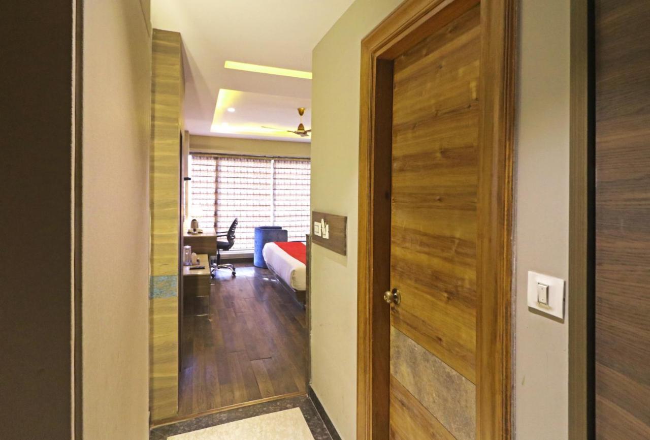 The Ivy Grand Hotel In City Centre With Free Secured Parking New Delhi Exterior foto