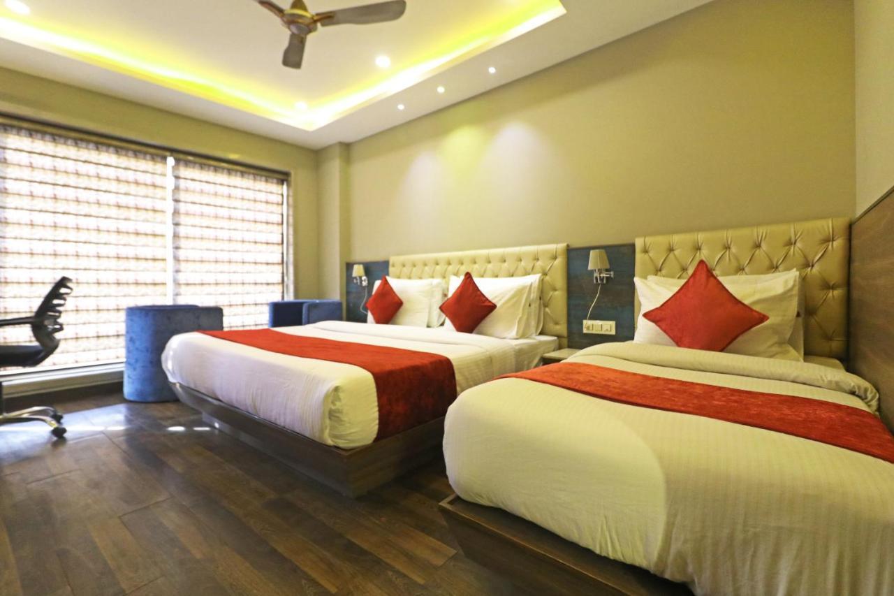 The Ivy Grand Hotel In City Centre With Free Secured Parking New Delhi Exterior foto