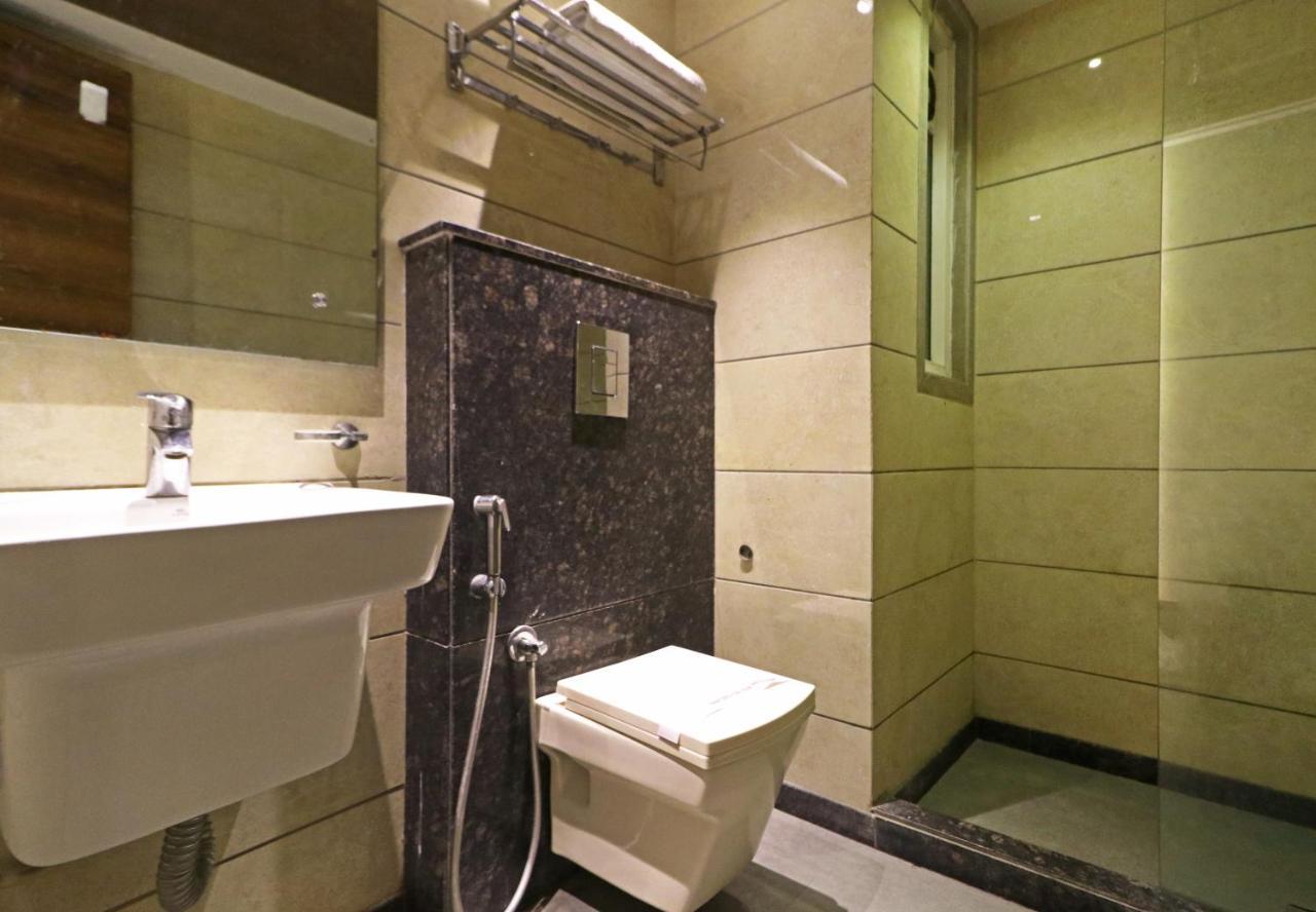 The Ivy Grand Hotel In City Centre With Free Secured Parking New Delhi Exterior foto